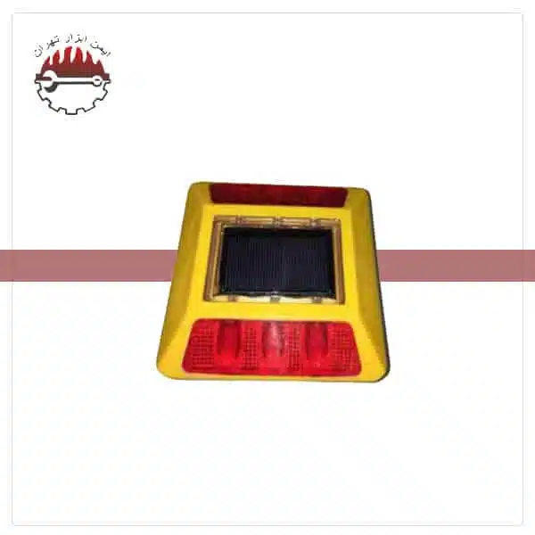 میخ های زرد رنگ چشم گربه ای